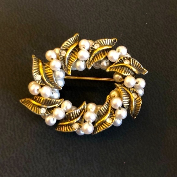 Vintage Mid- century Faux Pearl and Rhinestone Wreath Brooch - Picture 1 of 3